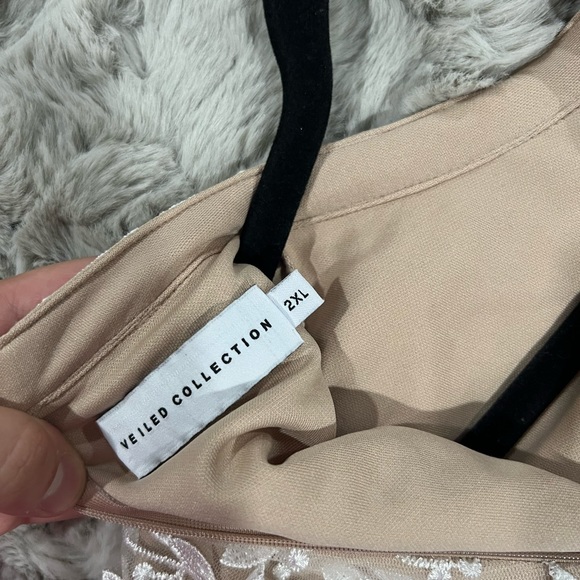 Veiled Collection - Picture 2 of 2